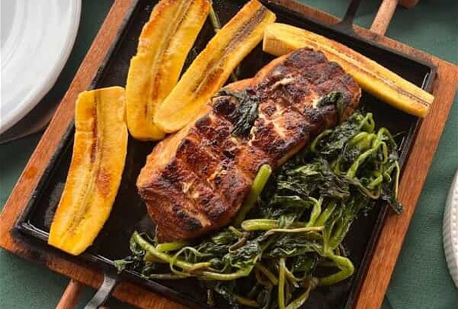 chapa peixe com banana.jpeg