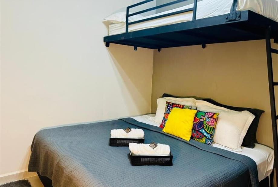 Quarto Triplo com Banheiro Privativo-1.jpg