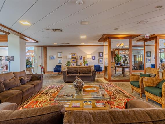 lounge-13.jpg