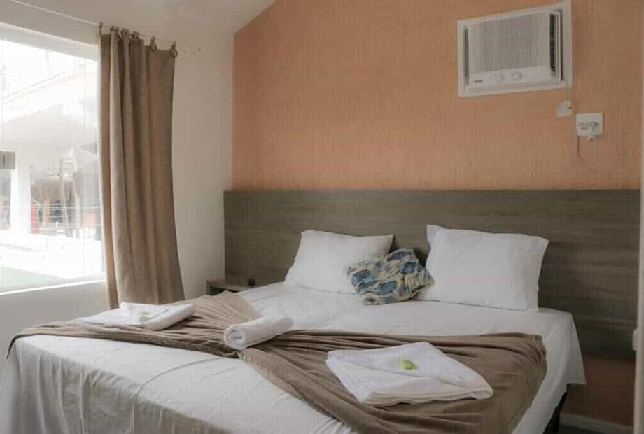 Suíte com Cama Queen e Vista da Piscina-1.jpg