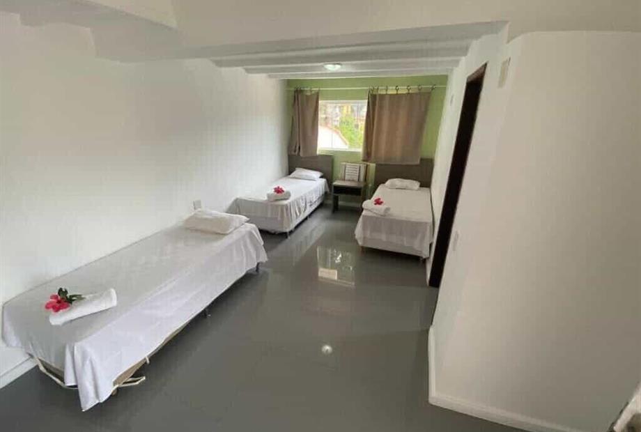 Suíte com Cama Queen e Vista da Piscina-2.jpg