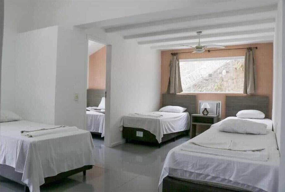 Suíte com Cama Queen e Vista da Piscina-4.jpg