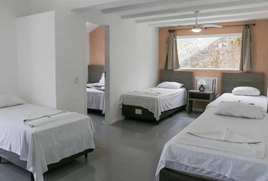 Suíte com Cama Queen e Vista da Piscina-6.jpg