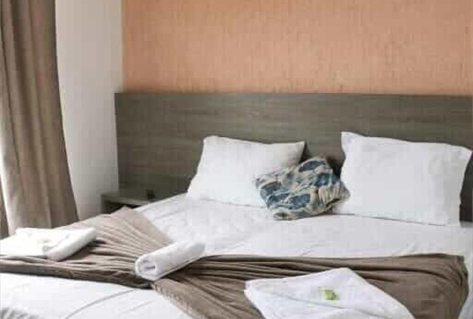 Suíte com Cama Queen e Vista da Piscina-7.jpg