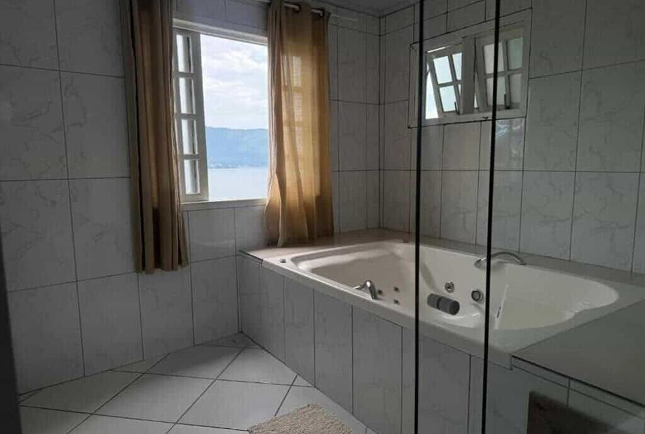 Suíte Queen com Banheira de Hidromassagem-3.jpg