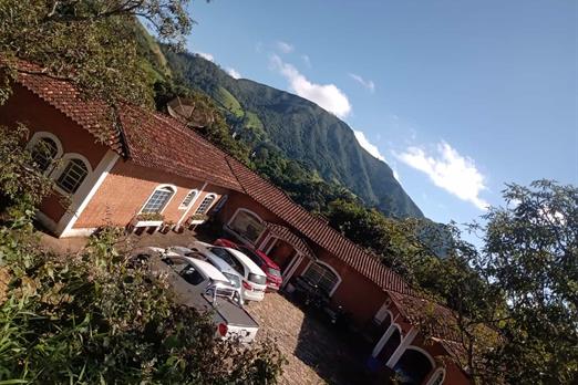 estacionamento e recepçao vista do alto.jpg