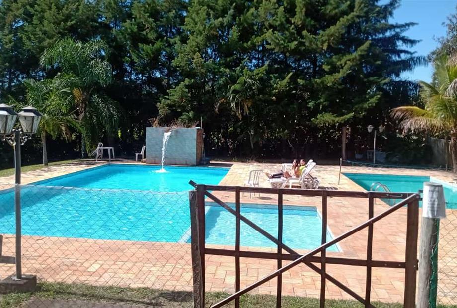 piscinas de natação infantil e biribol.jpg