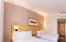 LUXO COM 2 CAMAS QUEEN do Victory Business Hotel