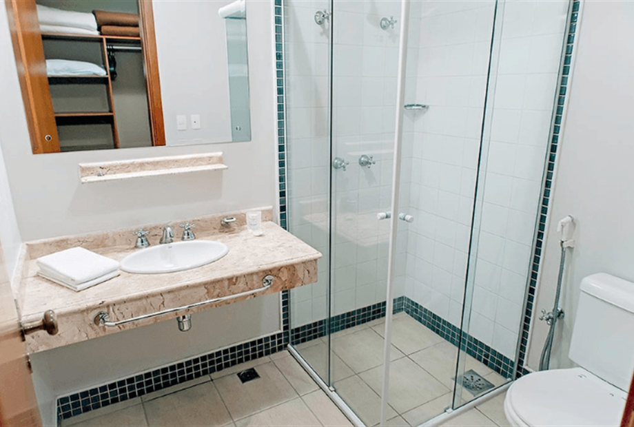 banheiro hotel vila real jaú.png