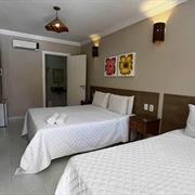 Apto Luxo - Vista do jardim  com varanda