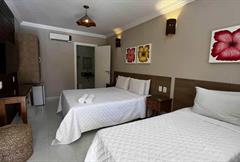 Apto Luxo - Vista do jardim  com varanda