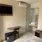 Quarto com 2 Camas de Solteiro e Frigobar