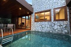 Casa 3 suítes com piscina privativa