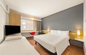 Standard Casal + Cama Solteiro de Slim Hotel Campinas