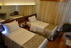 Quarto com 2 Camas de Solteiro