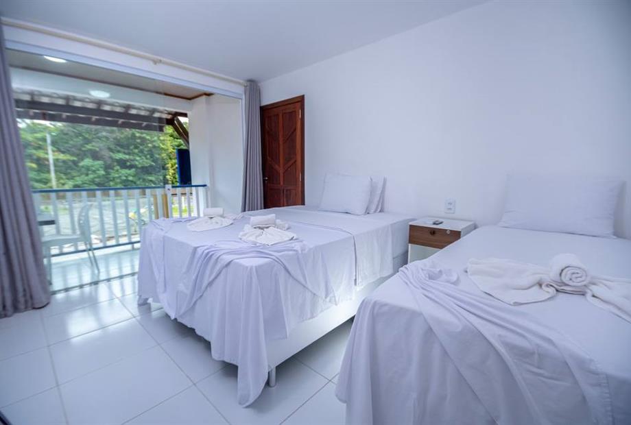 quarto conforto com varanda (1).jpg