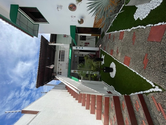 image2.jpg