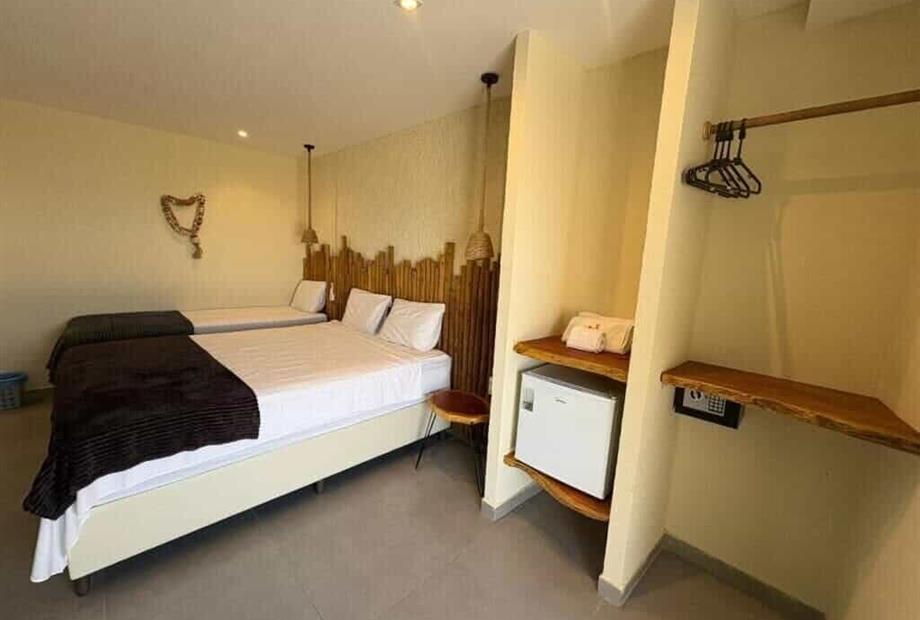 Quarto Triplo Superior com Vista do Mar-2.jpg