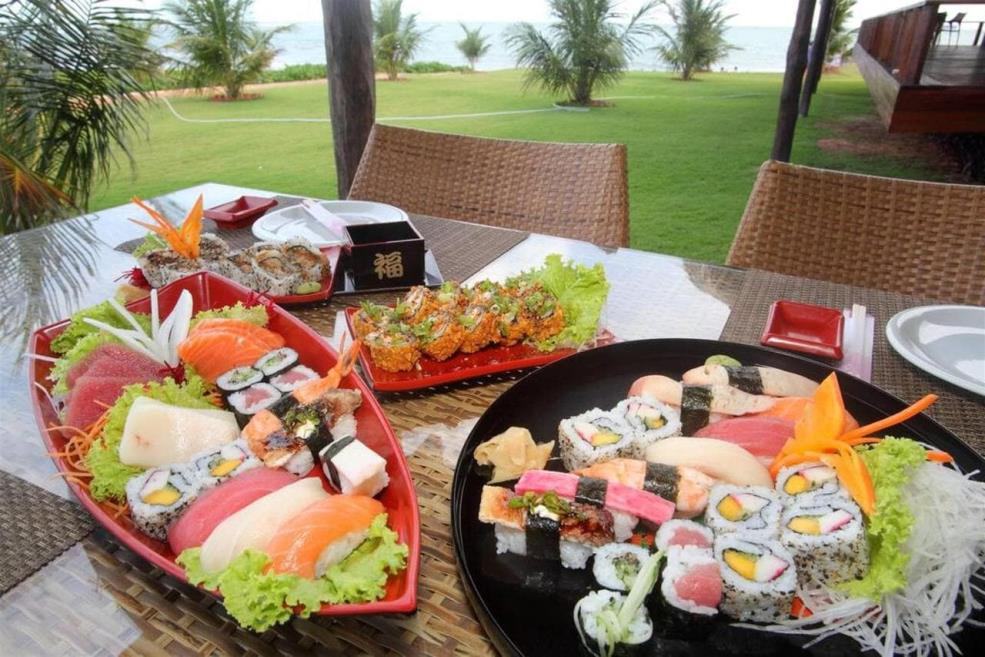 sushi bar 2.jpg