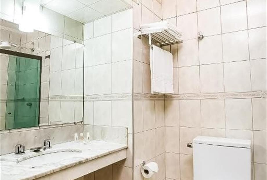 luxo quádruplo 2 camas 4.jpg