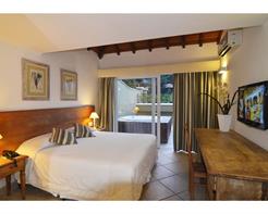 LUXO COM JACUZZI VISTA JARDIM