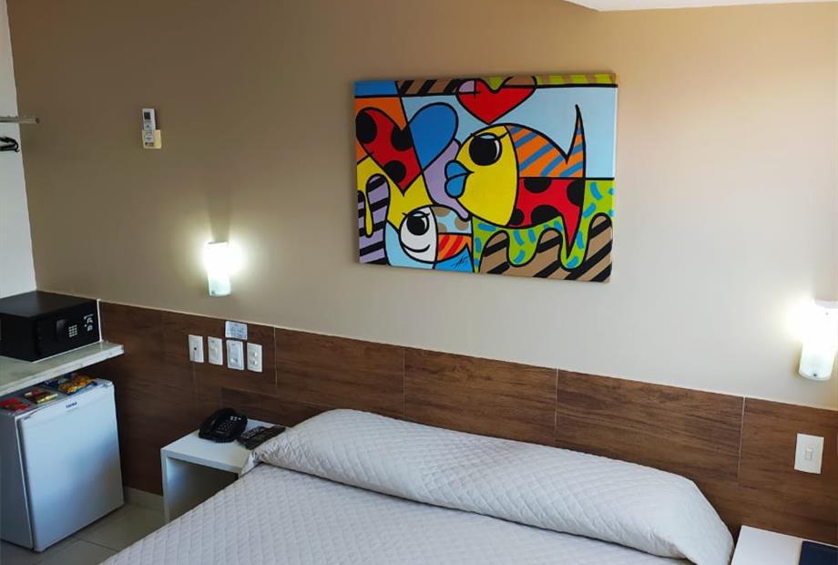 quarto luxo 01 cama.jpeg