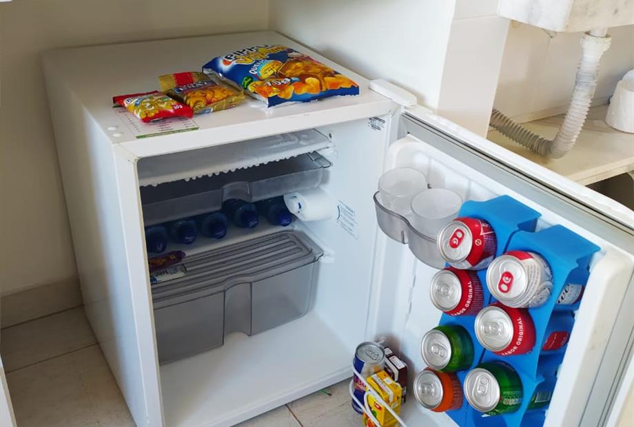 frigobar aberto luxo.jpeg