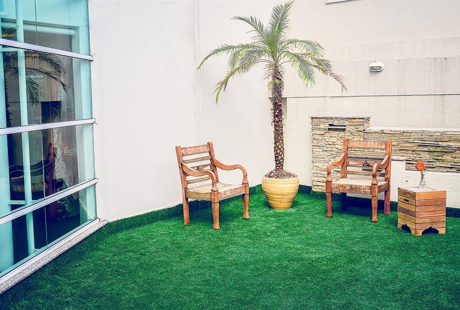 LOUNGE GARDEN1.jpg