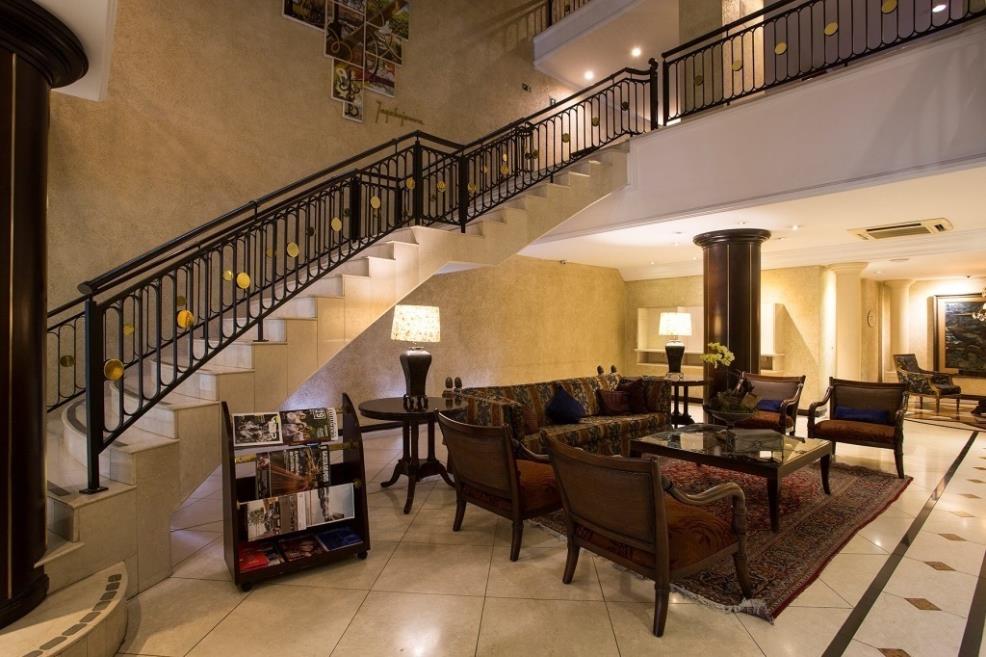 Lobby 01.jpg