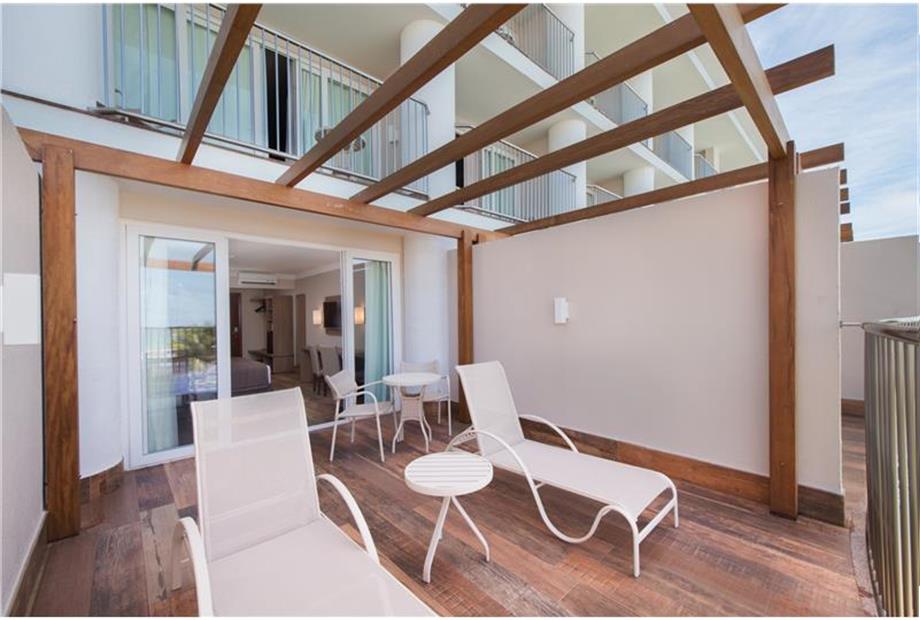 SUPERIOR FRENTE MAR COM VARANDA