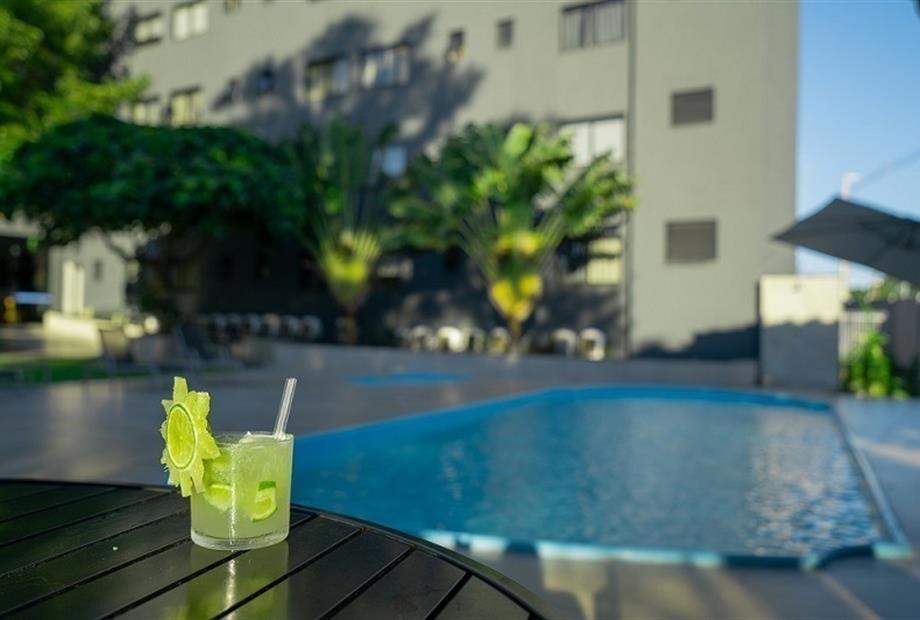 piscina com drink - motor.jpg