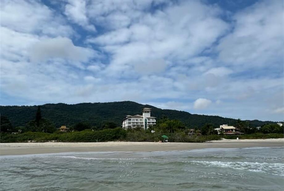 fachada hotel do mar.jpg