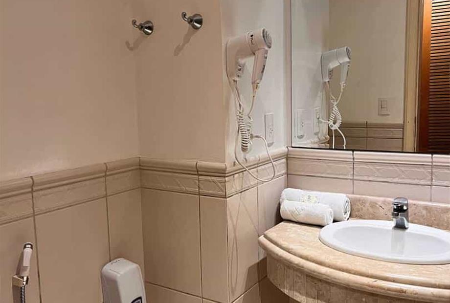 banheiro lateral, fm, master red..jpg