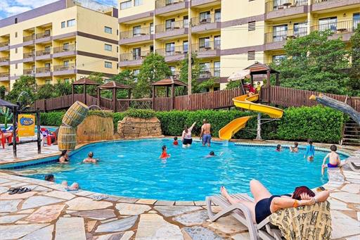 piscina kids + predios.jpeg