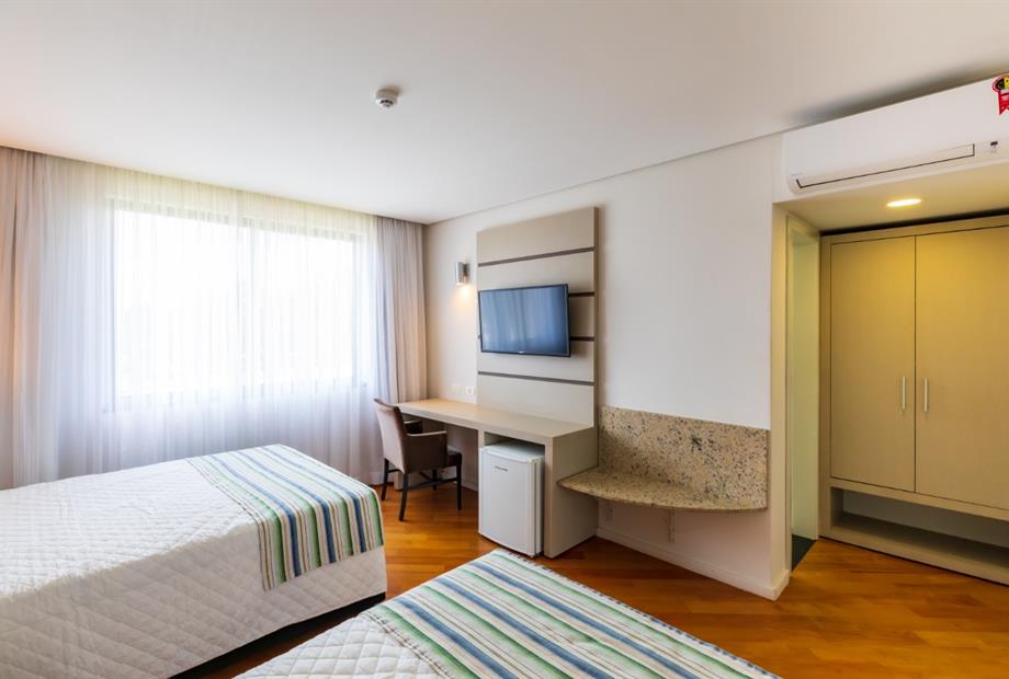 APTO COM 02 CAMAS E ARMARIO.1.jpeg