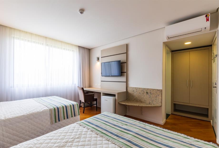 APTO COM 02 CAMAS E ARMARIO.jpeg