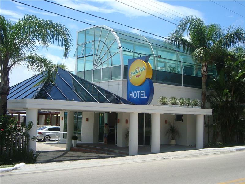 01 - Entrada do Hotel - com estacionamento.JPG