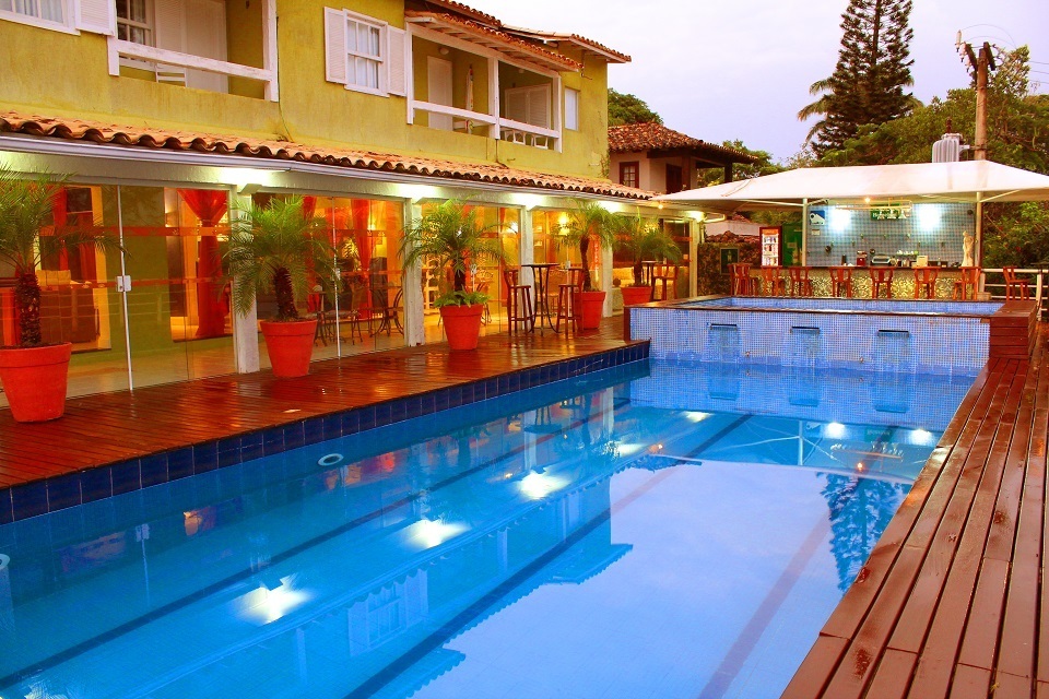 piscina noite.jpg
