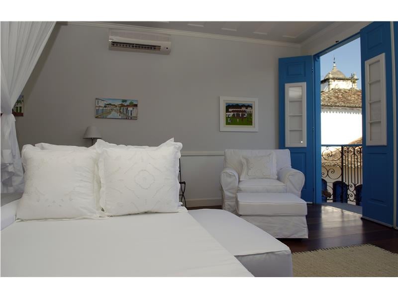 White Master Suite 2_Andre Azevedo.jpg