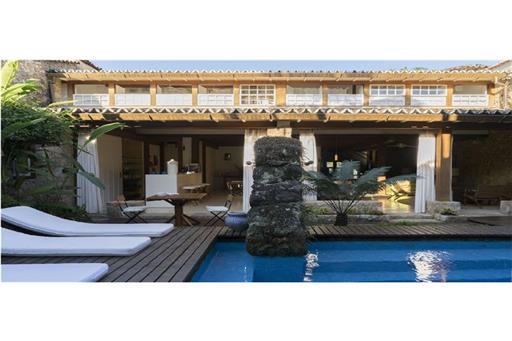 Courtyard 4_credits to Blake Whitman.jpg