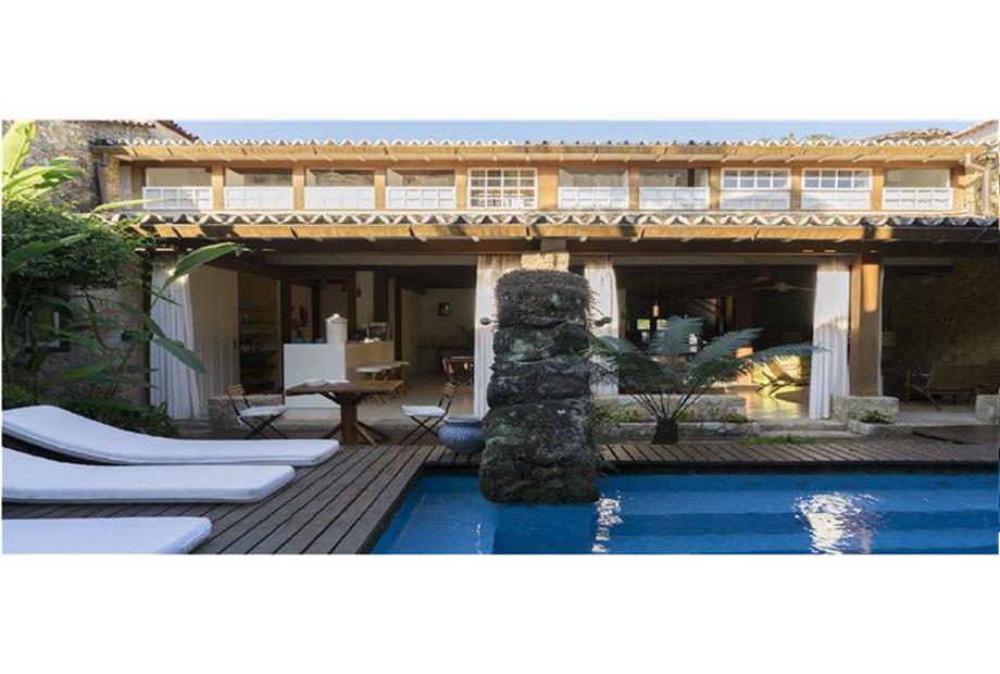 Courtyard 4_credits to Blake Whitman.jpg