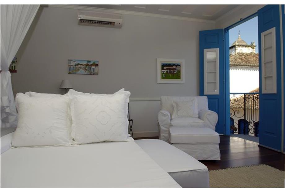 White Master Suite 2_Andre Azevedo.jpg