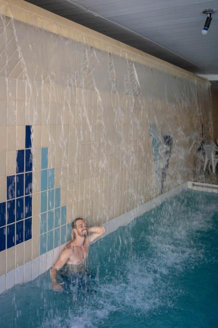 piscina cascata 1.jpg
