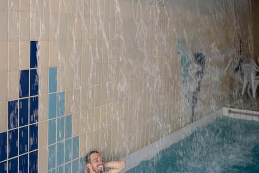 piscina cascata 1.jpg