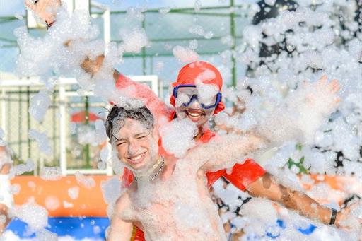 brincadeira espuma.jpg