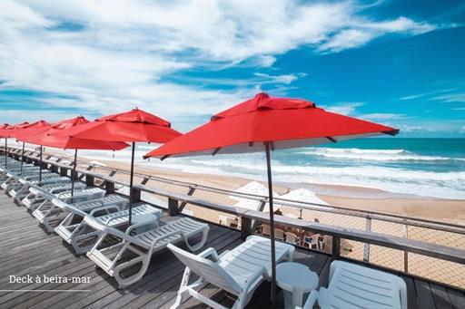 08-deck-à-beira-mar-hotel-armação.jpg