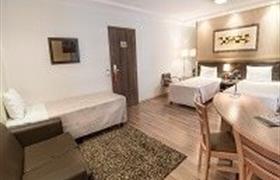 Estándar triple de Summit Hotel Monaco