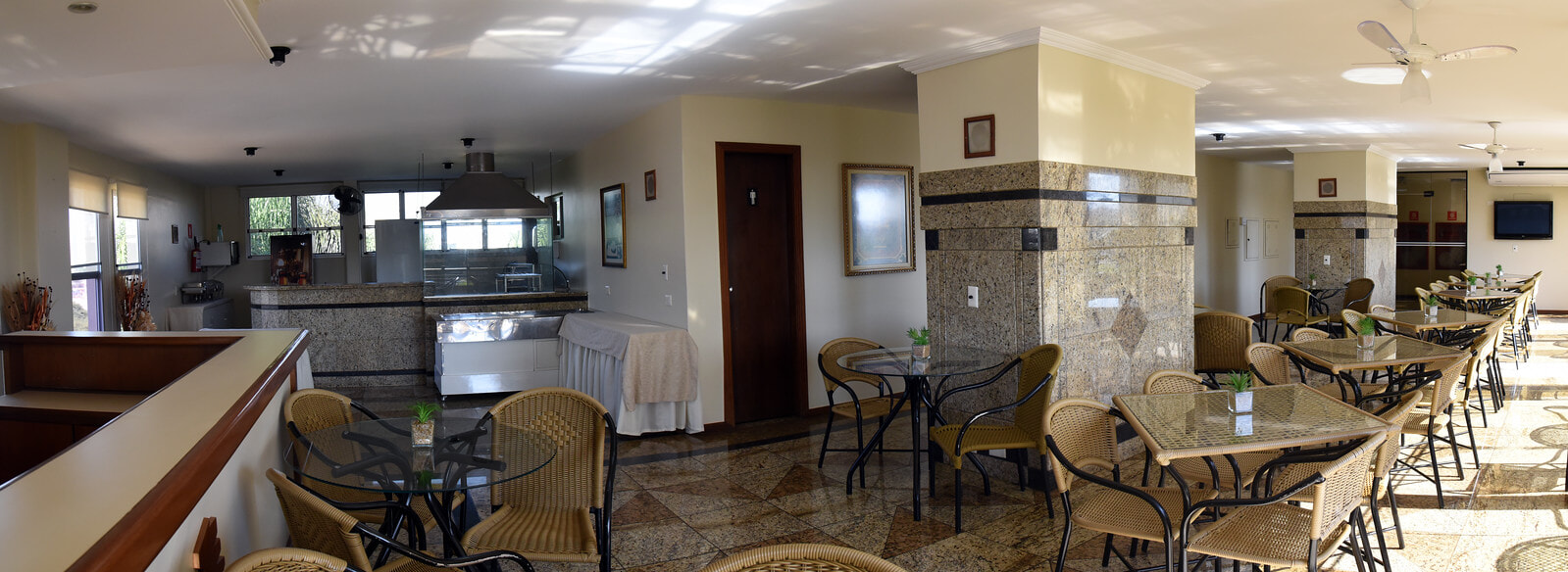bar pano.jpg