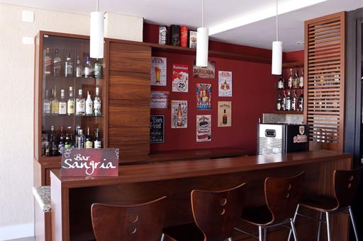 07 bar_Easy-Resize.com.jpg