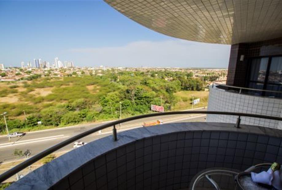 suíte máster_varanda_vistaomn.jpg